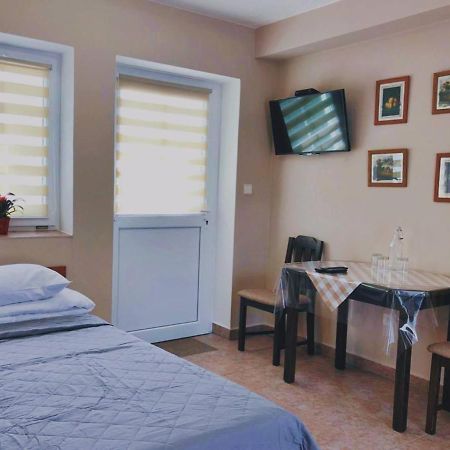 Hotel Marislav Cesnovice Екстер'єр фото