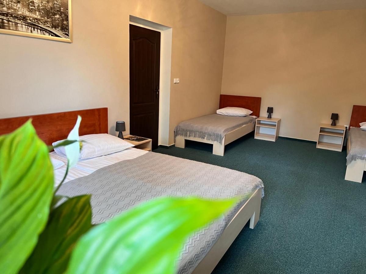 Hotel Marislav Cesnovice Екстер'єр фото