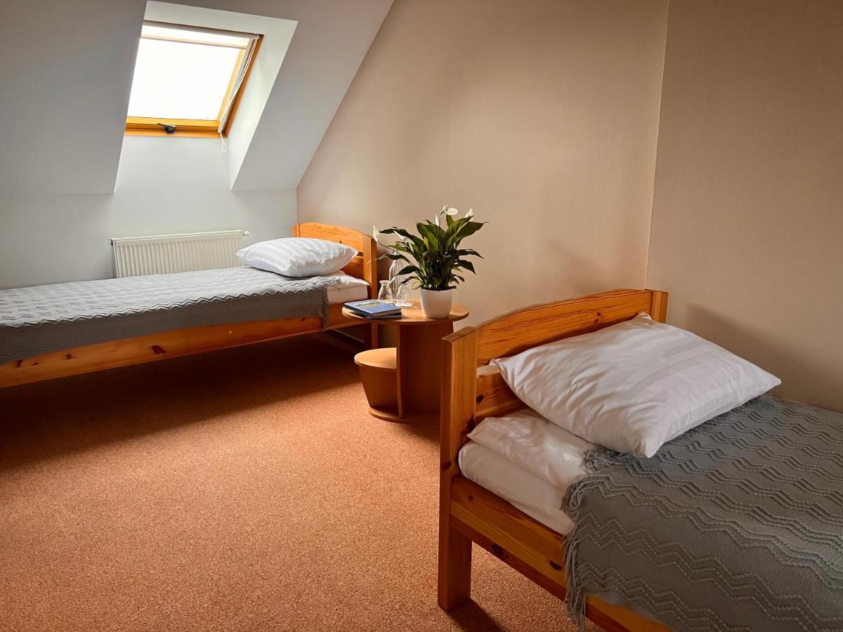 Hotel Marislav Cesnovice Екстер'єр фото