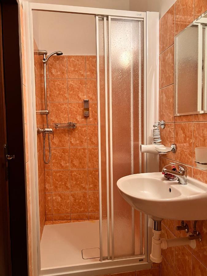 Hotel Marislav Cesnovice Екстер'єр фото