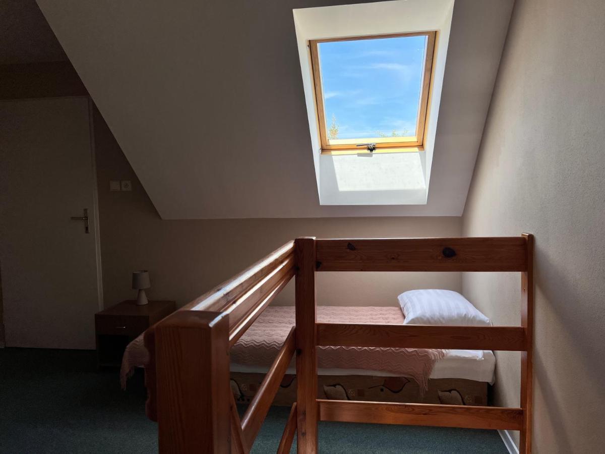 Hotel Marislav Cesnovice Екстер'єр фото