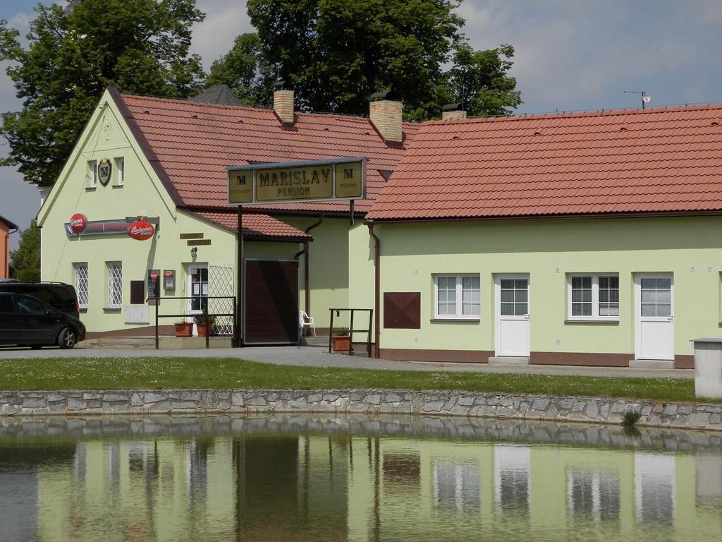 Hotel Marislav Cesnovice Екстер'єр фото